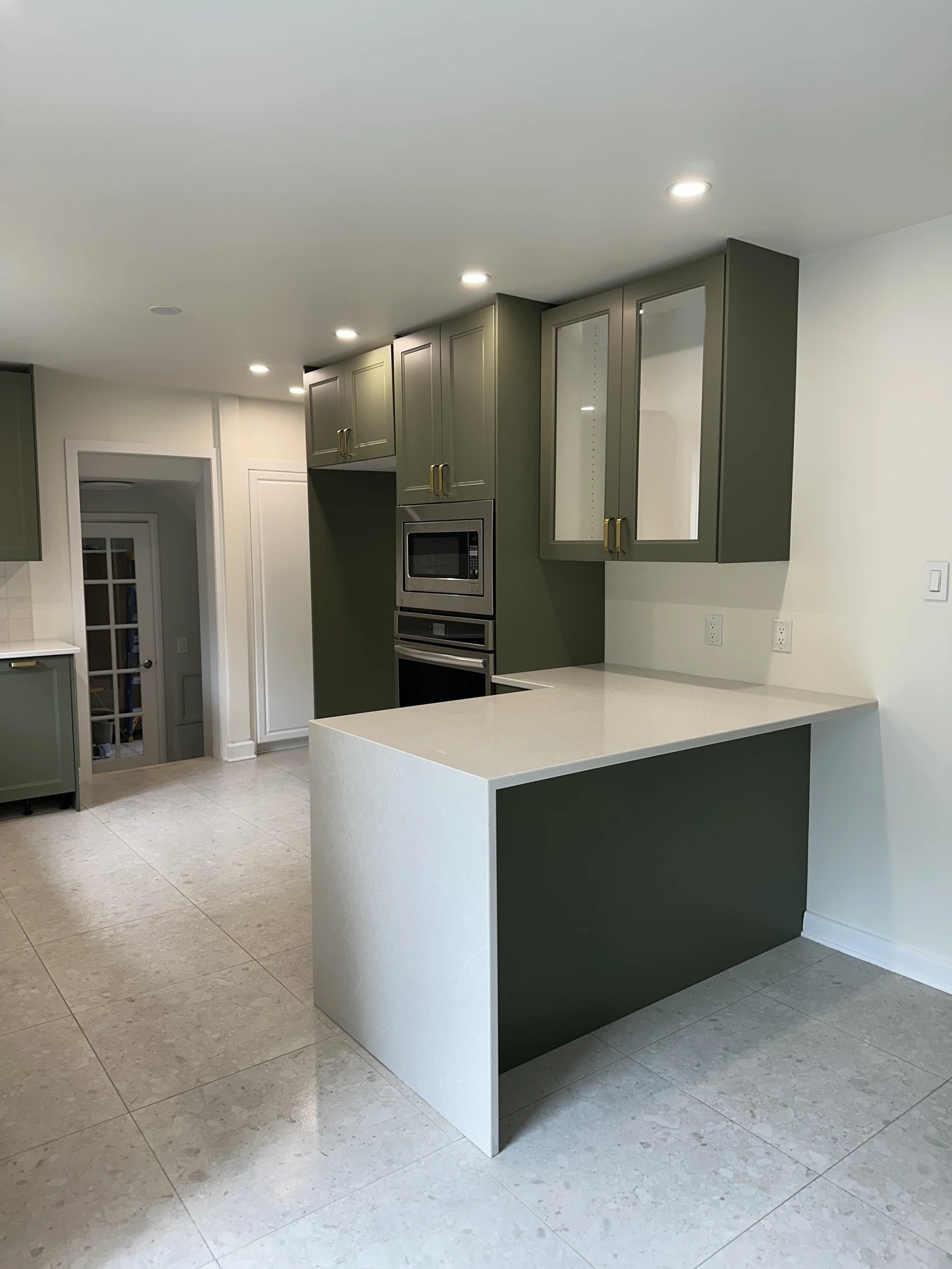Peninsula & Glass Cabinets